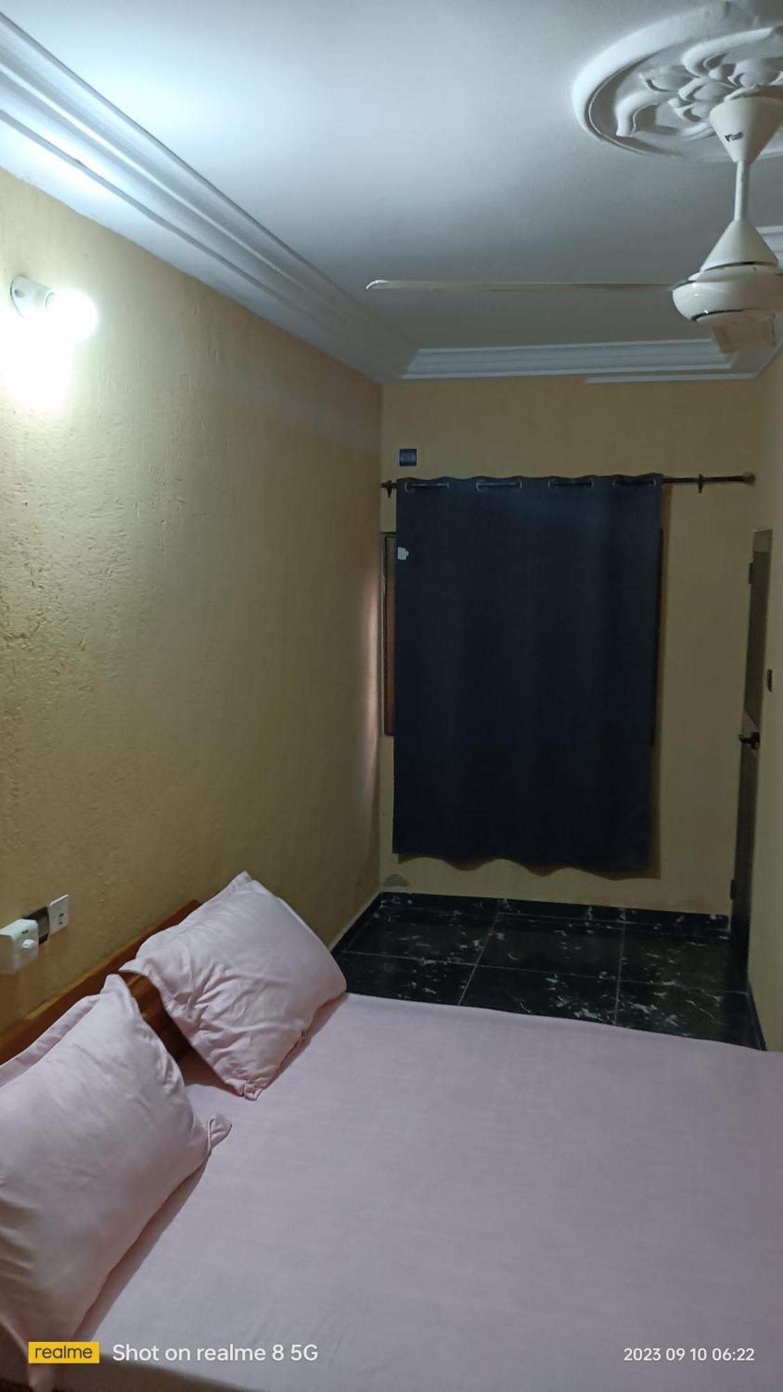 Studio 2 Climatise Et Ventilateur Plafonnier Et Wifi Gratuit A 6 Nuitees De Reservation Hotel Lome Exterior photo