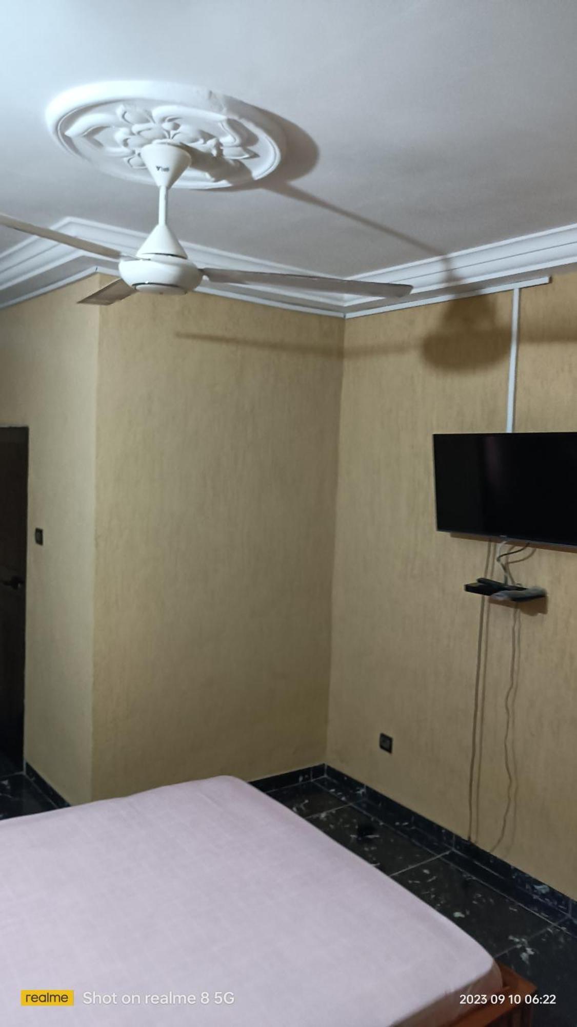 Studio 2 Climatise Et Ventilateur Plafonnier Et Wifi Gratuit A 6 Nuitees De Reservation Hotel Lome Exterior photo